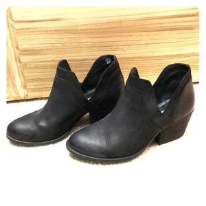 Steve Madden black ankle boots
